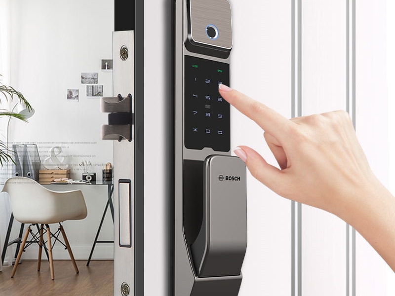Đặt vân tay lên đầu đọc cảm biến nhưng cửa không mở